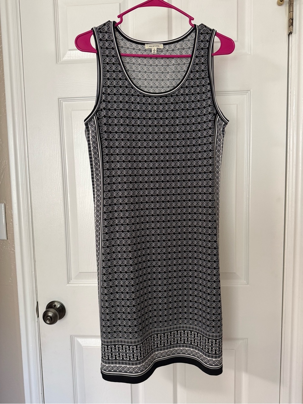 Max Studio Black & White Sleeveless Patterned Mini Dress